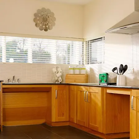 Self Catering Homes Town Centre 度假居 *